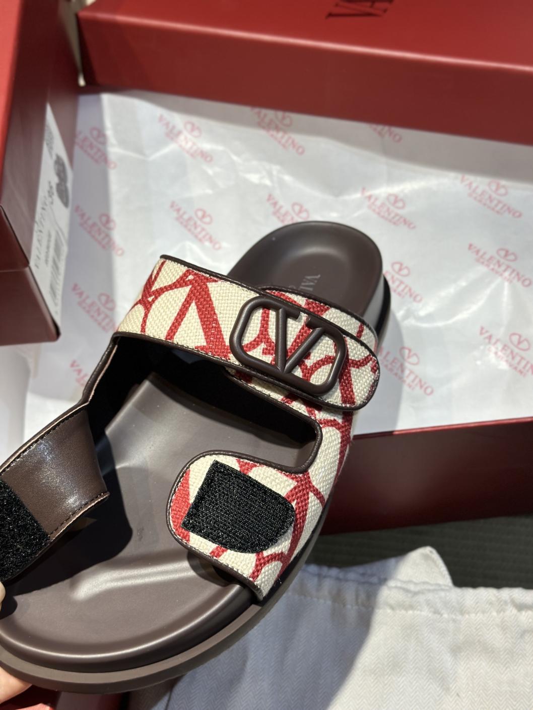Valentino V unisex slippers