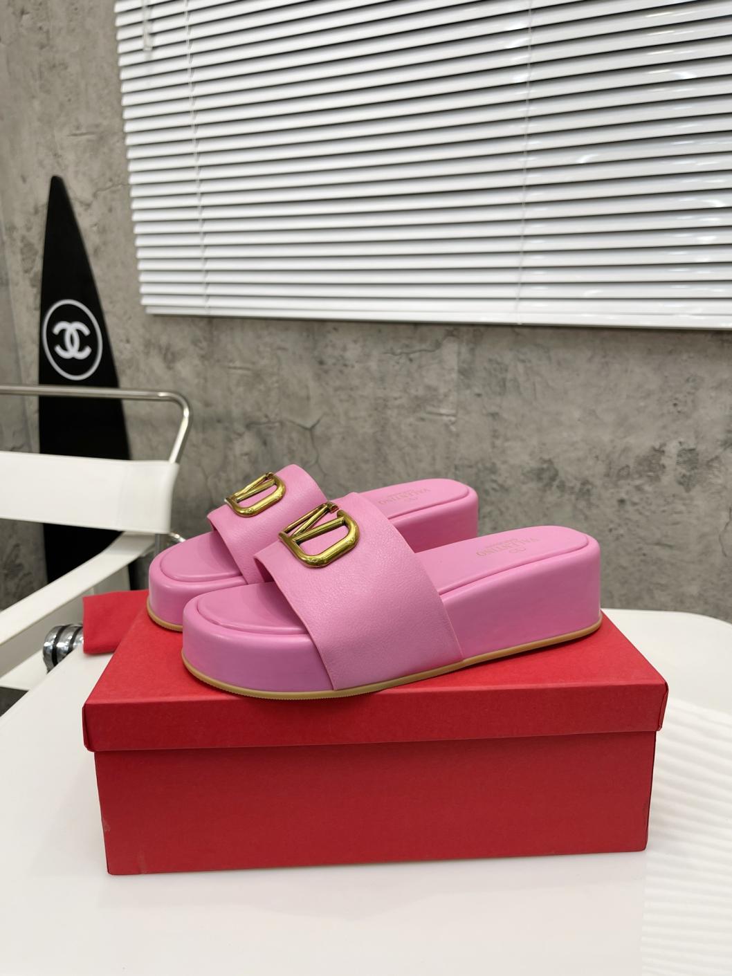 Valentino V women slippers