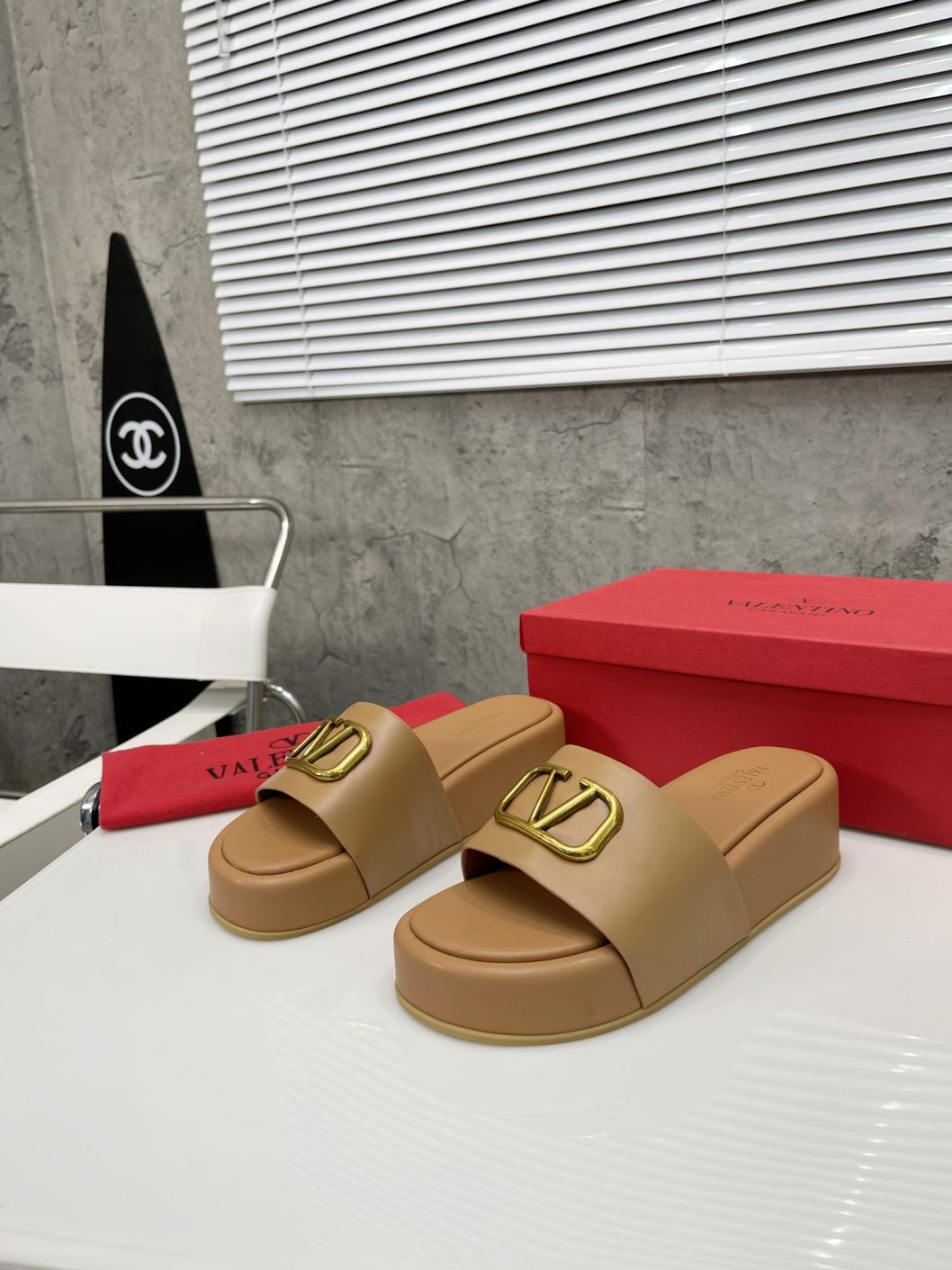 Valentino V women slippers