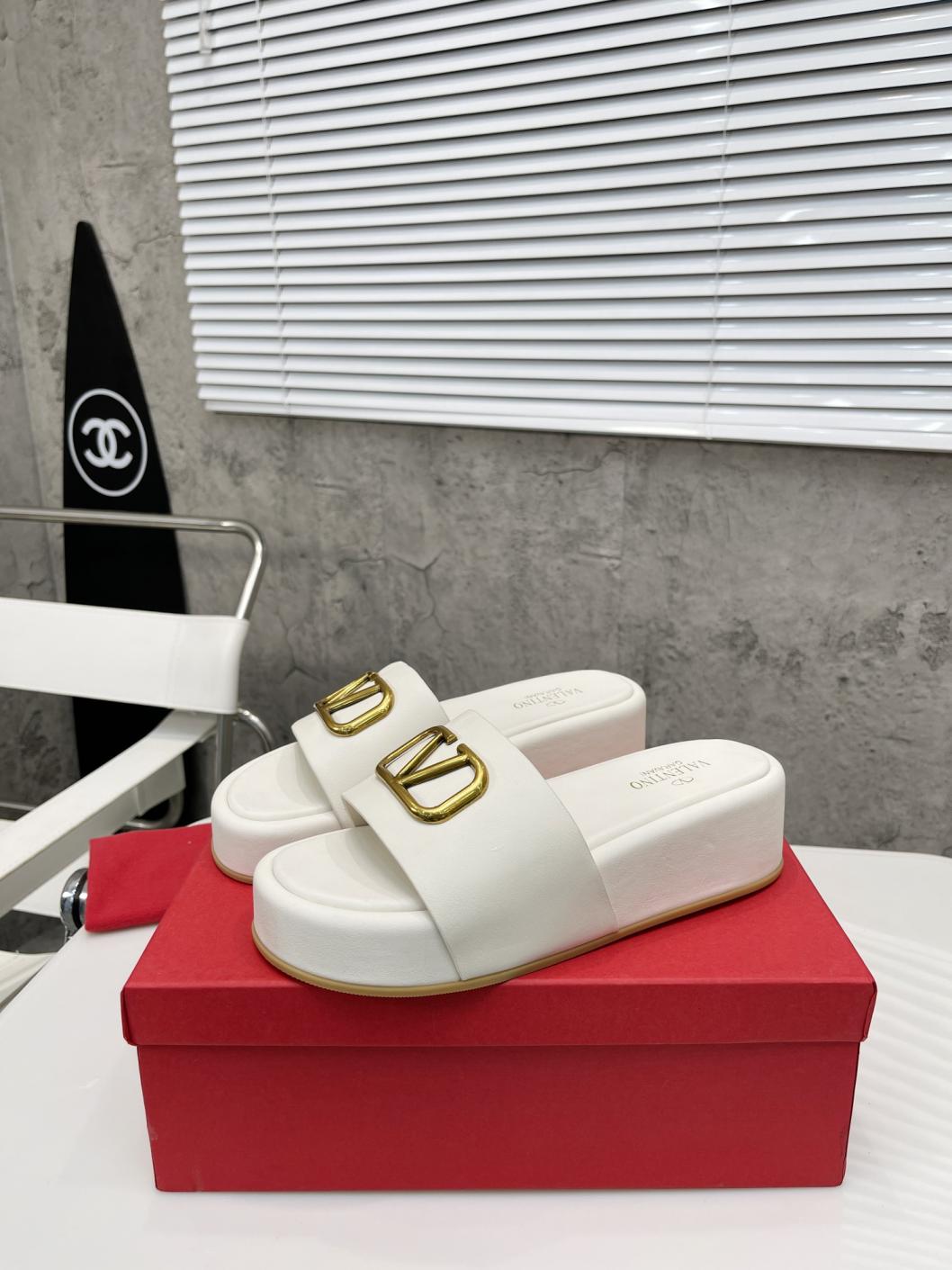 Valentino V women slippers