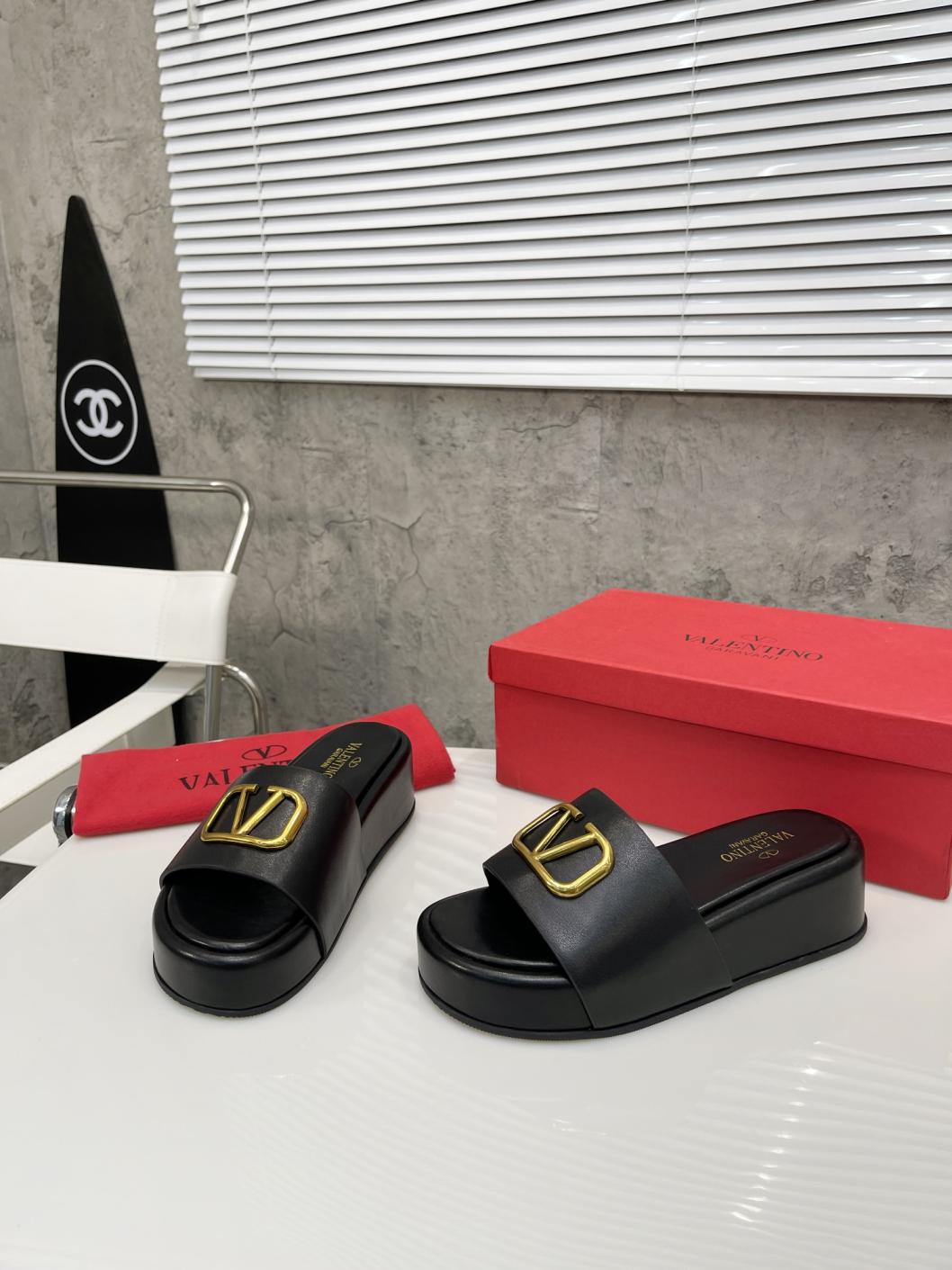 Valentino V women slippers