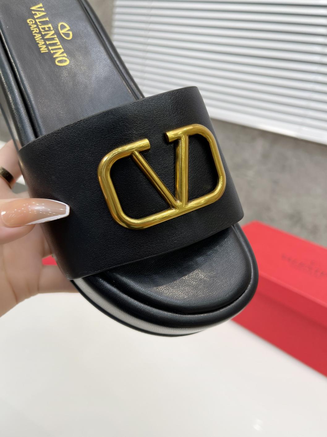 Valentino V women slippers