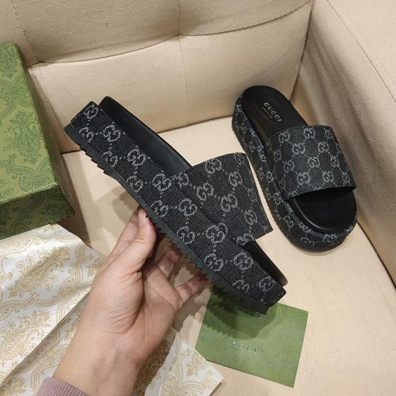 Gucci GG Slippers Unisex