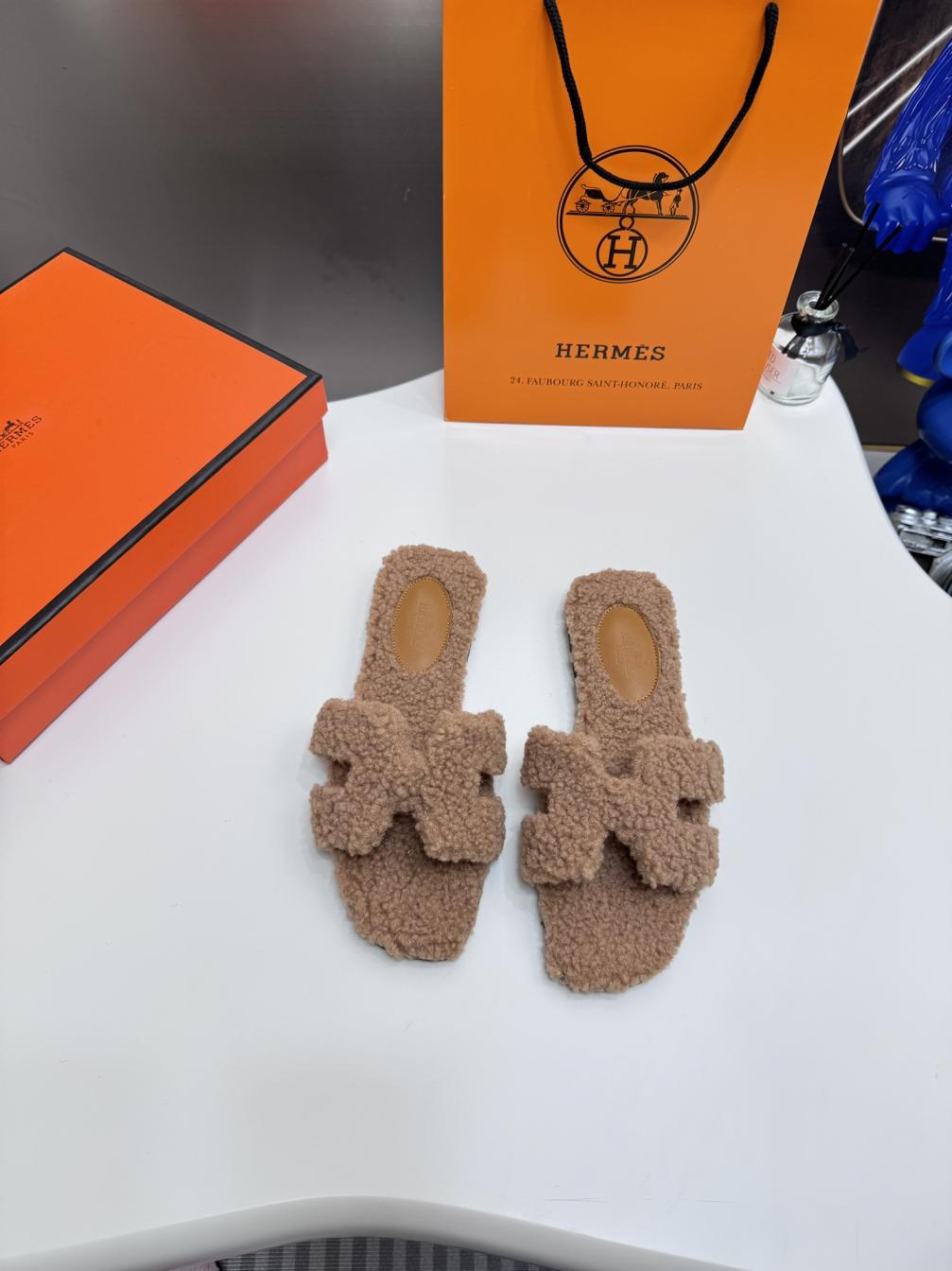 HERMES Lambswool slippers