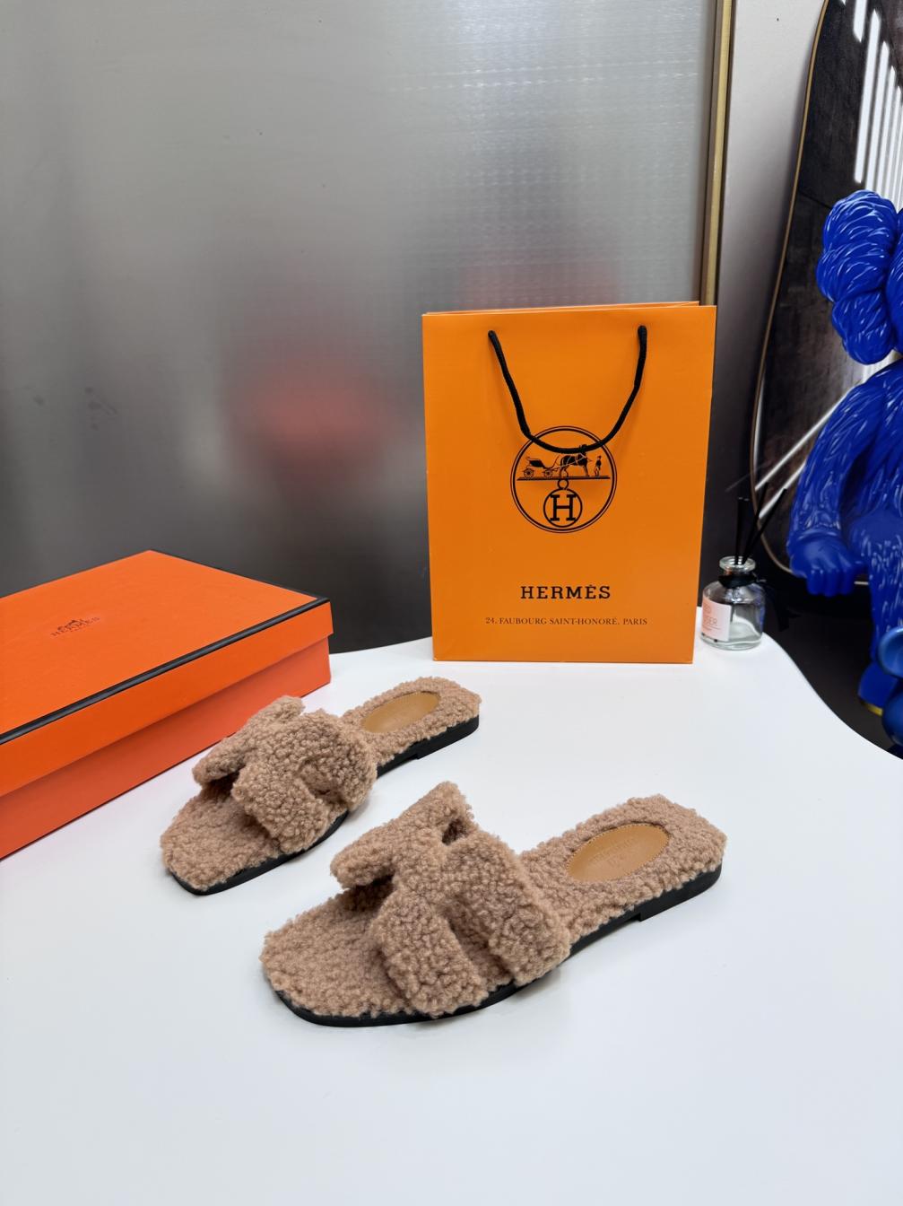 HERMES Lambswool slippers