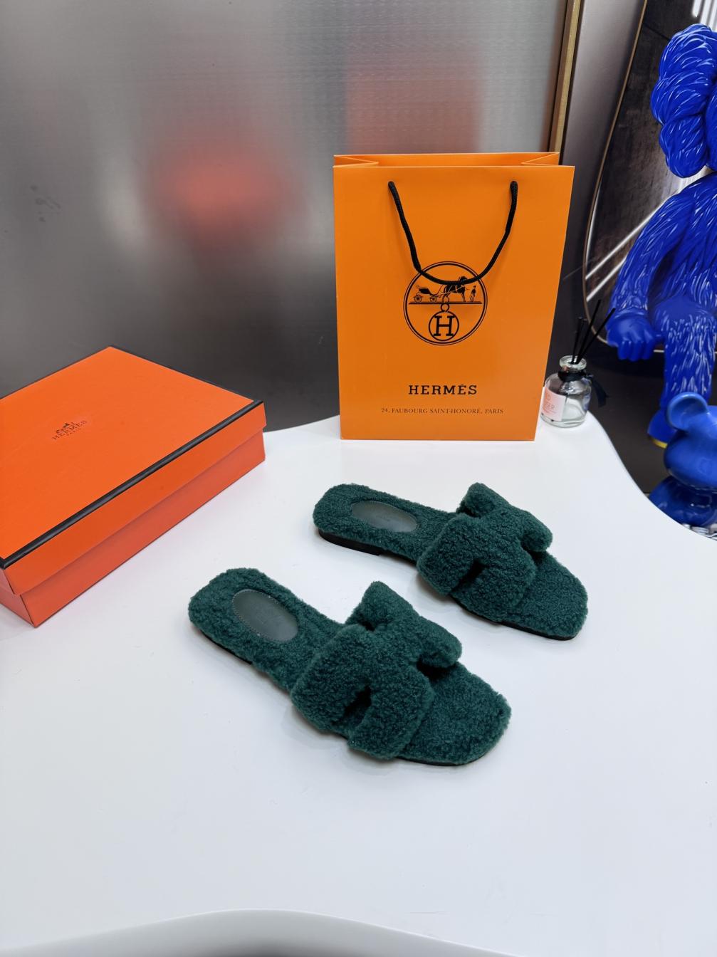 HERMES Lambswool slippers