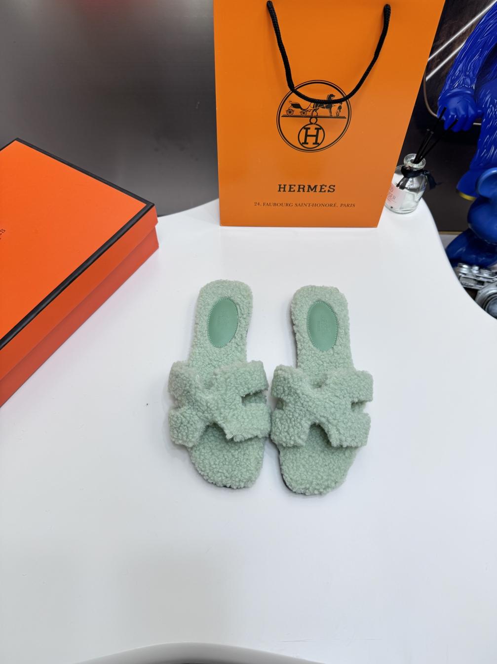 HERMES Lambswool slippers
