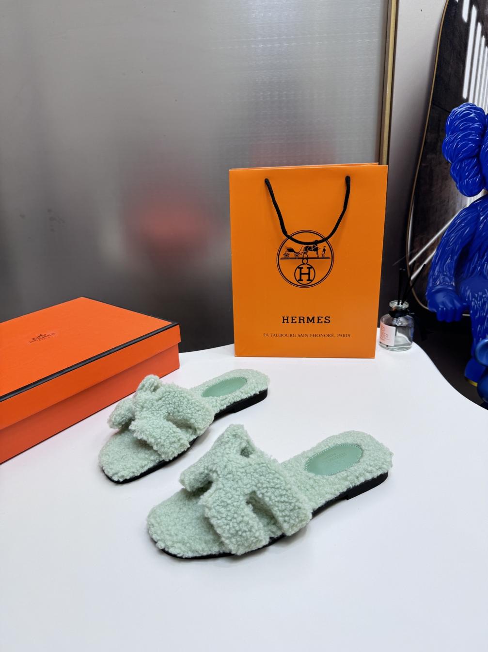 HERMES Lambswool slippers