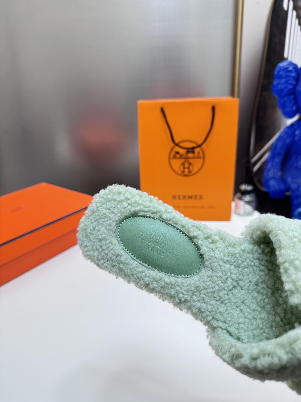 HERMES Lambswool slippers