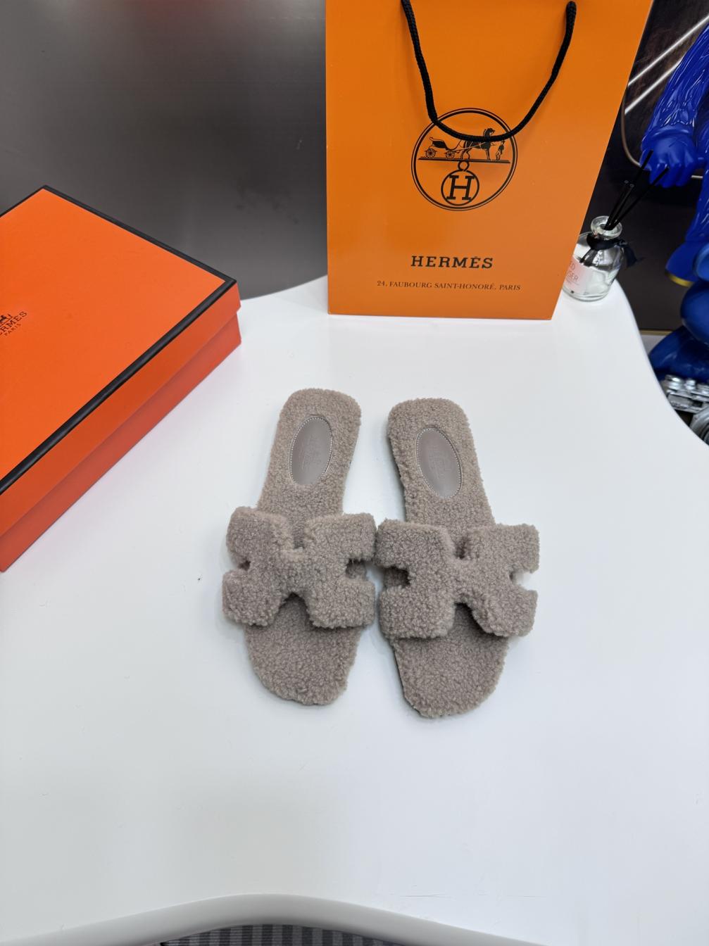 HERMES Lambswool slippers
