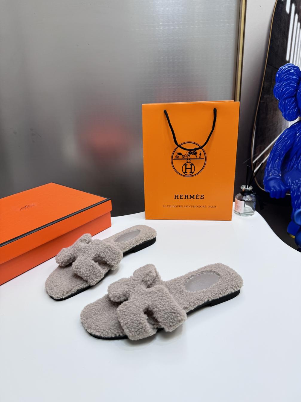 HERMES Lambswool slippers