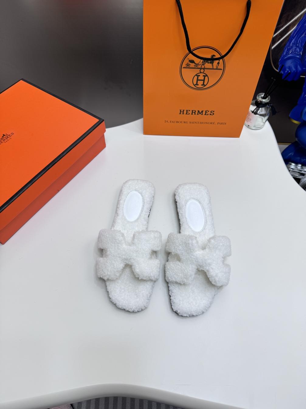HERMES Lambswool slippers