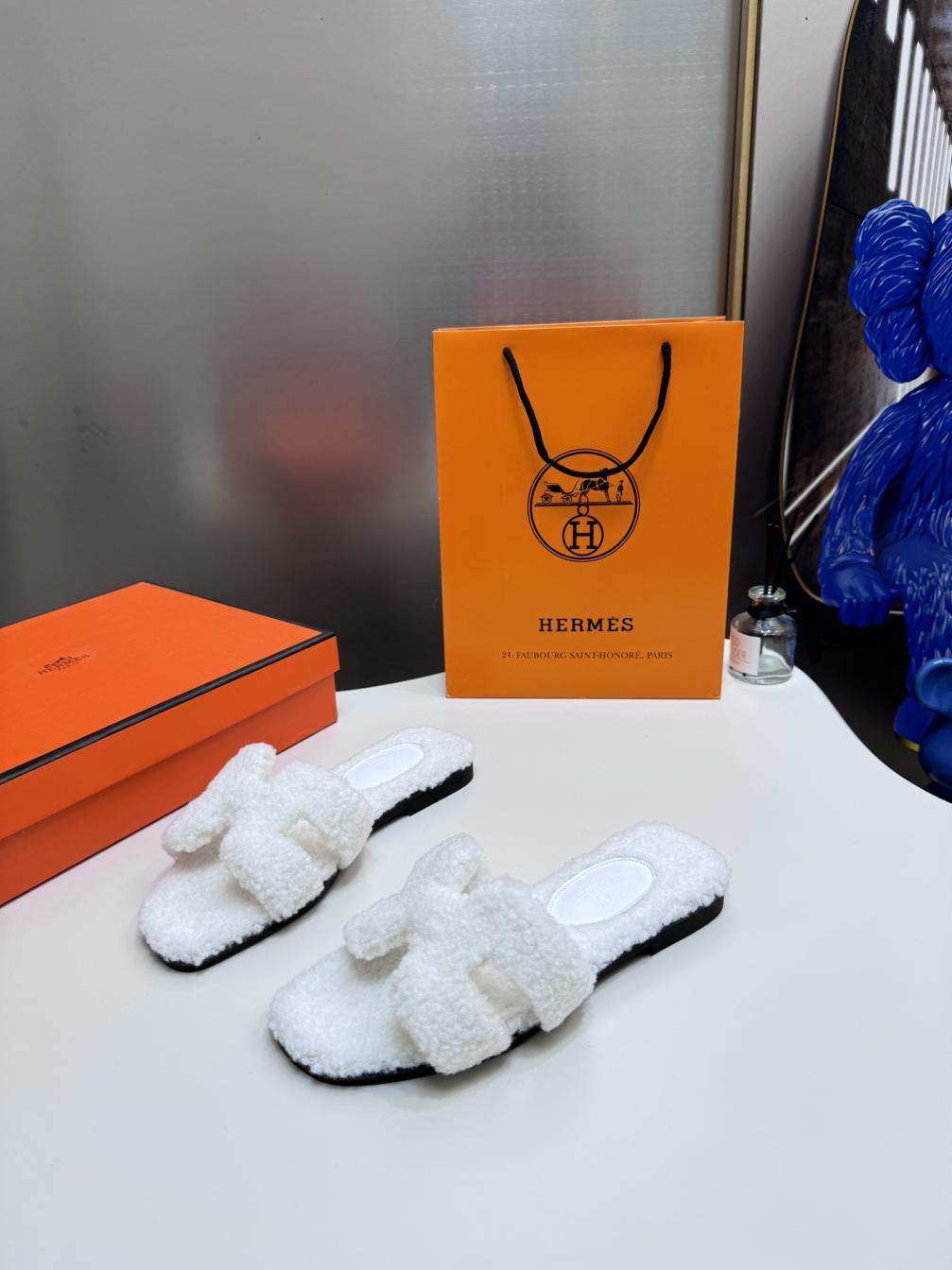 HERMES Lambswool slippers