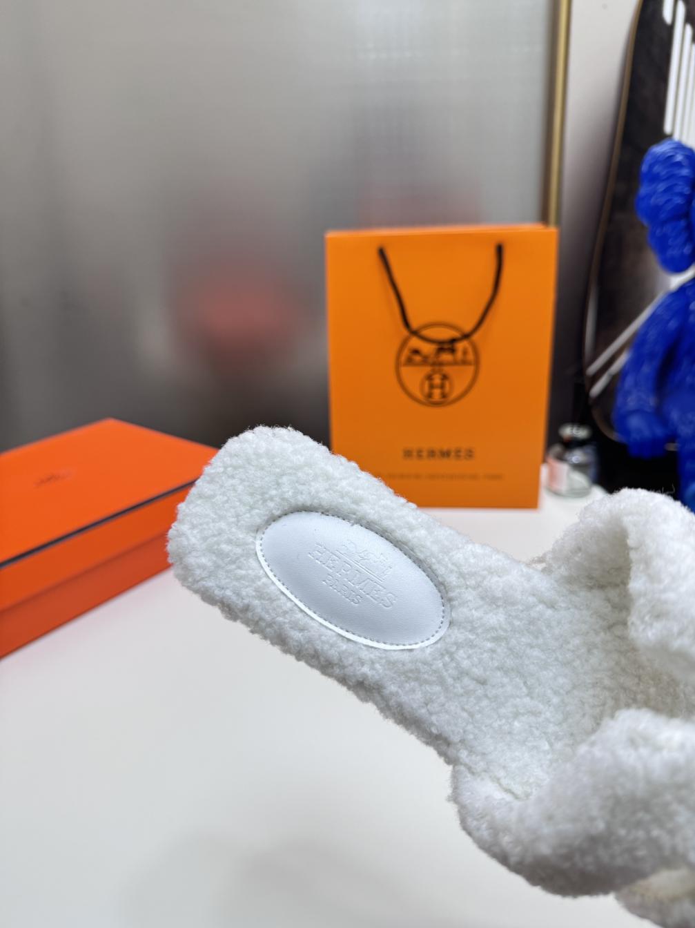 HERMES Lambswool slippers