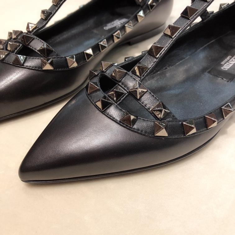Valentino Garavani “Roman Stud” lady flat shoes