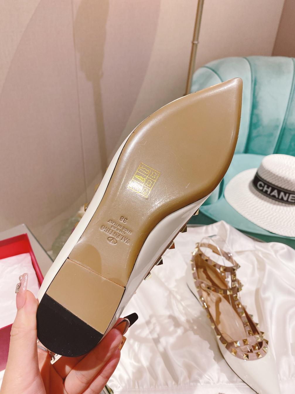 Valentino Garavani “Roman Stud” lady flat shoes