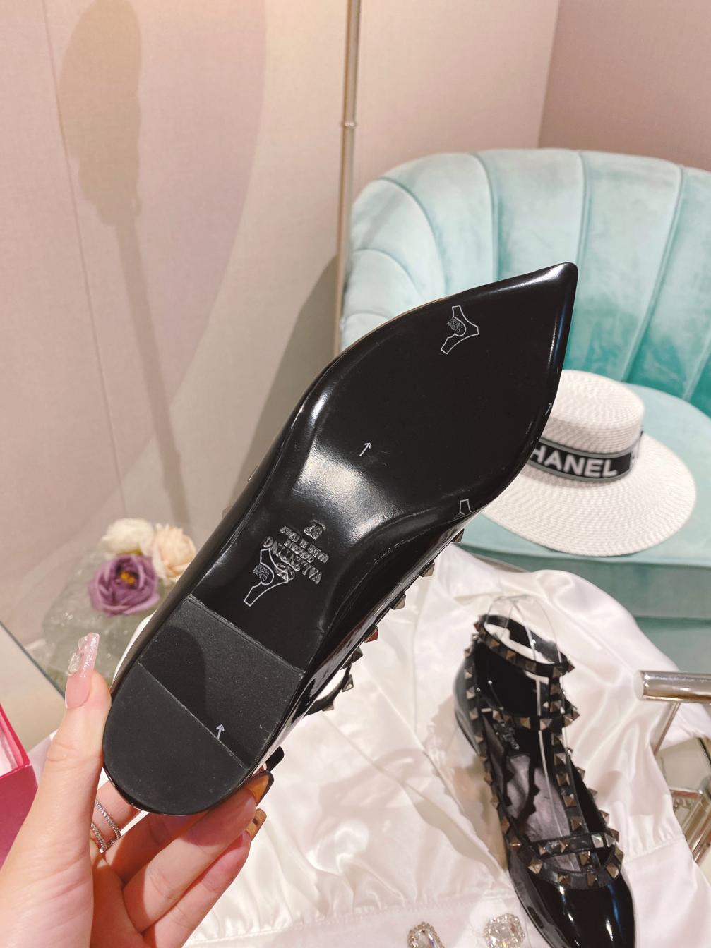 Valentino Garavani “Roman Stud” lady flat shoes