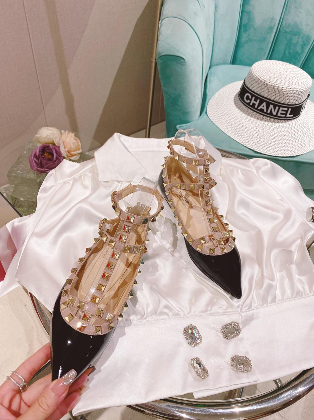 Valentino Garavani “Roman Stud” lady flat shoes