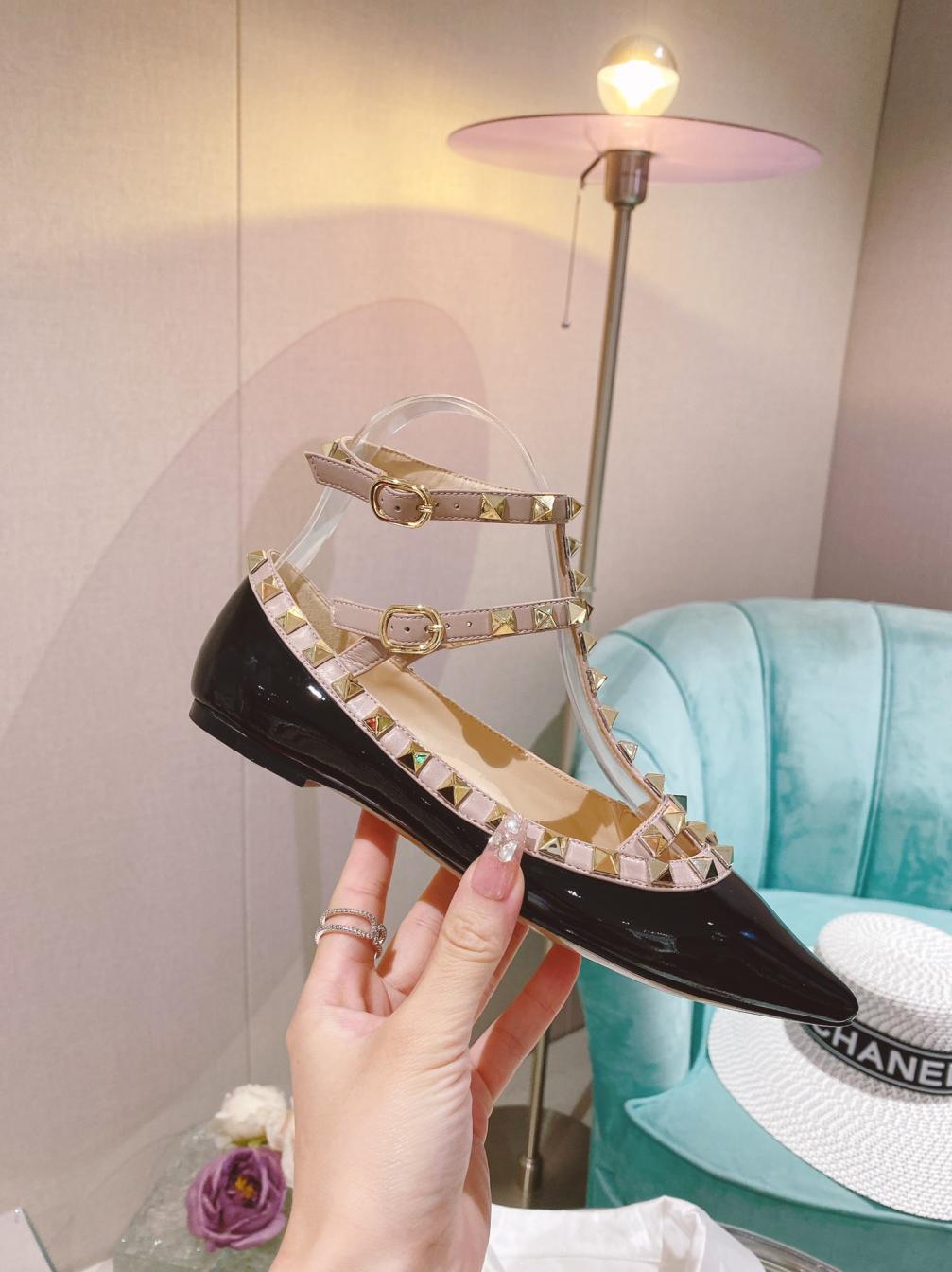 Valentino Garavani “Roman Stud” lady flat shoes