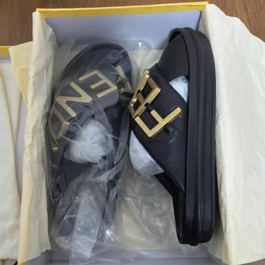 Special offer! Size 38 Fendi women slippers Size 38