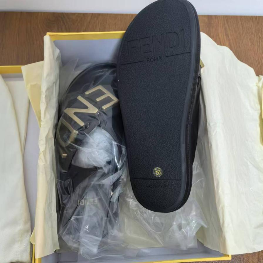 Special offer! Size 38 Fendi women slippers Size 38