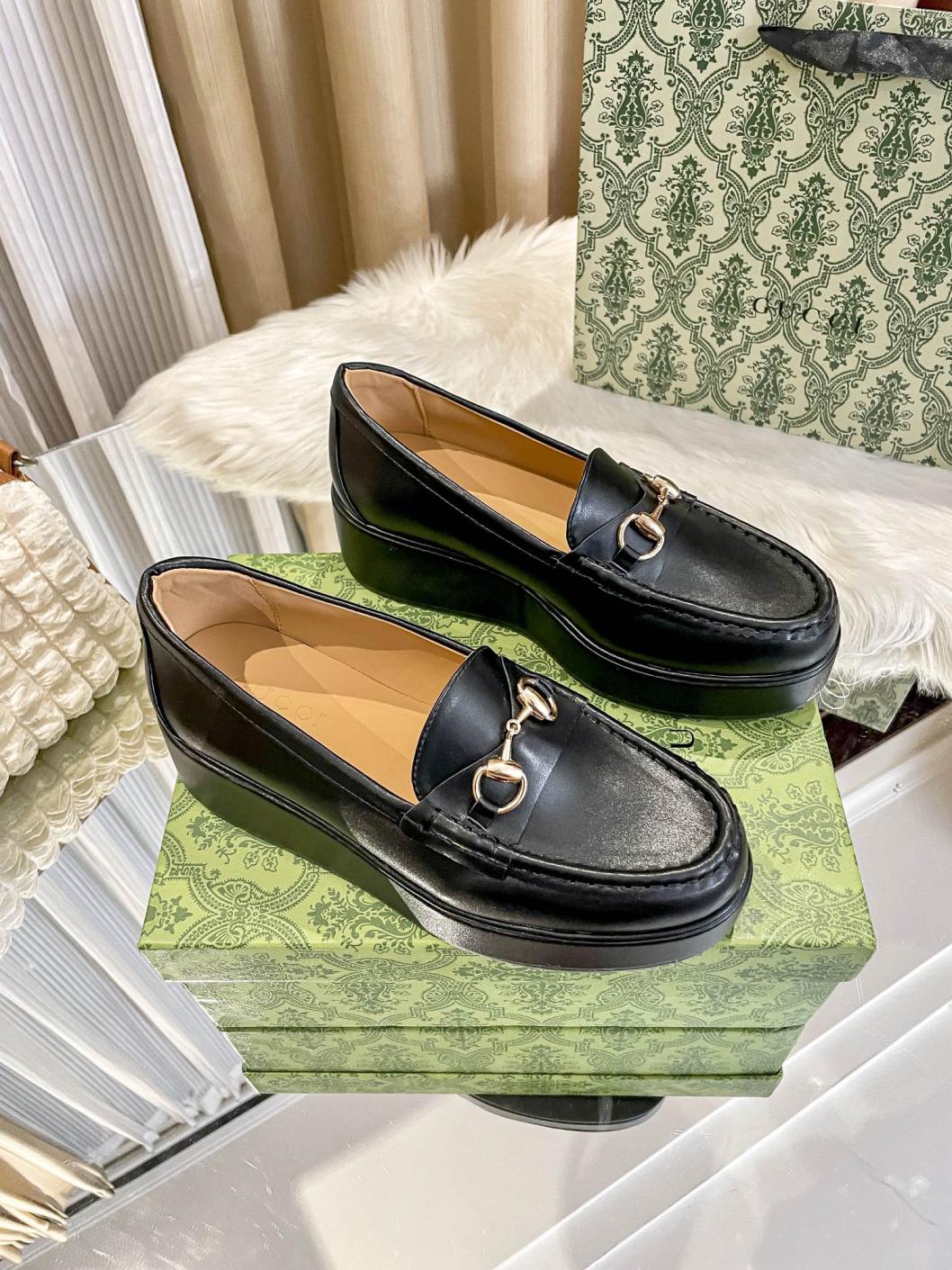 Gucci shoes 135271