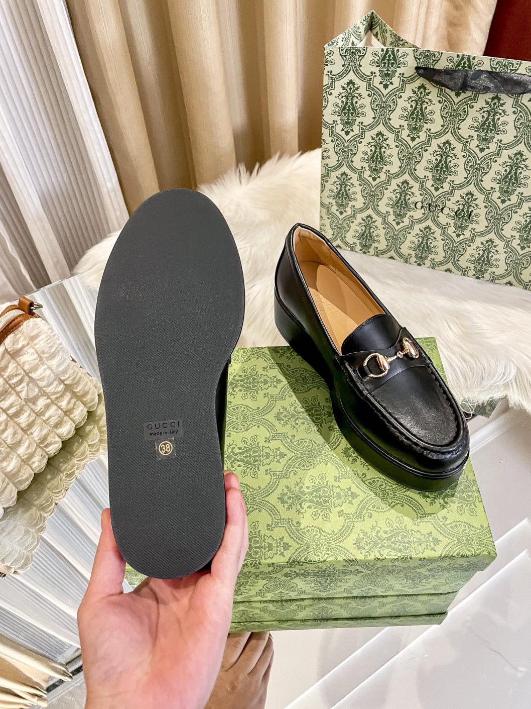Gucci shoes 135271