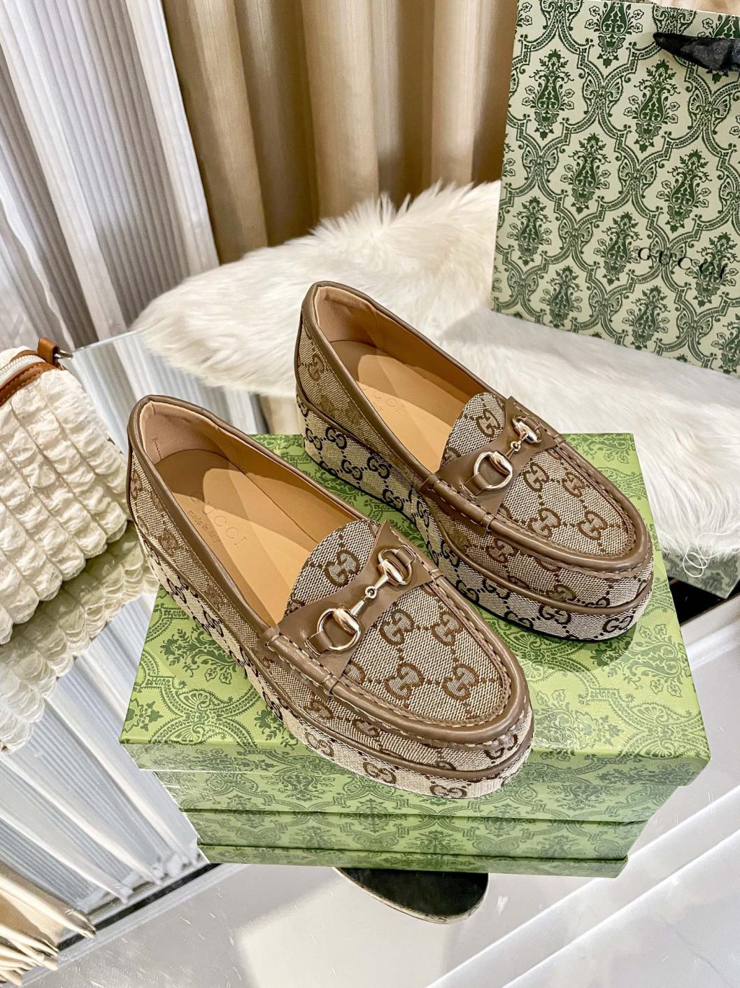 Gucci shoes 135270