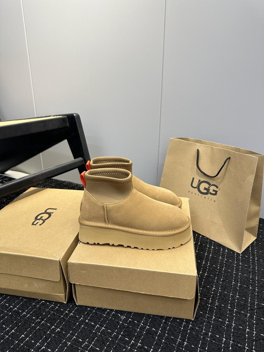 UGG fur slippers 135287