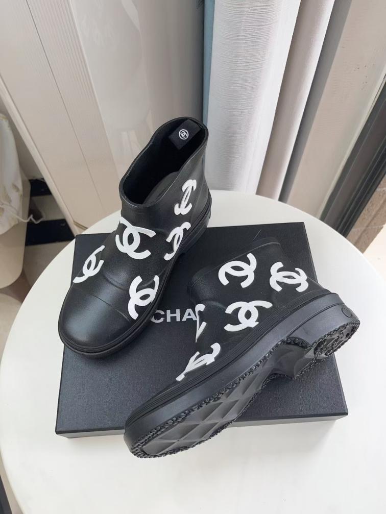 Chanel CC rubber boots