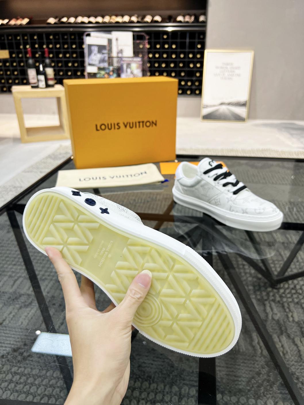 1:1 top quality Mens LV Monogram sneakers 135472