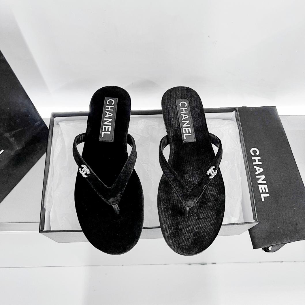 Chanel cc lambskin slippers 135594