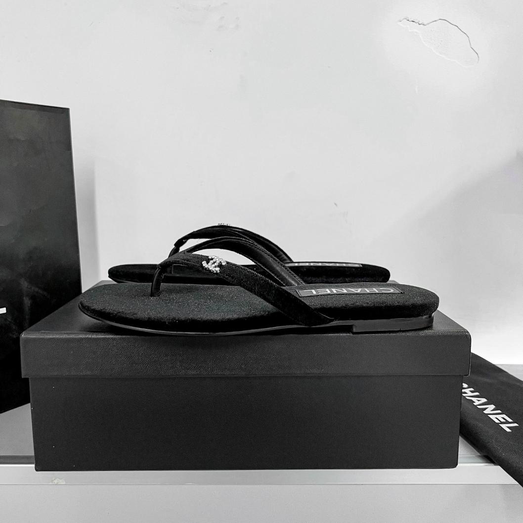 Chanel cc lambskin slippers 135594