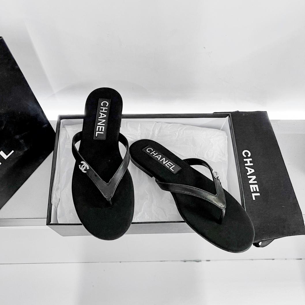 Chanel cc lambskin slippers 135593