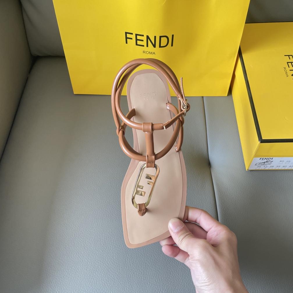 FENDI  OOTD FF sandals 135583