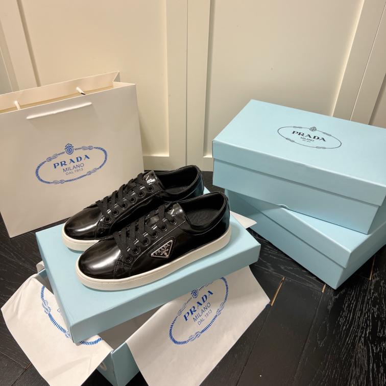 Prada flat leather sneaker 135899
