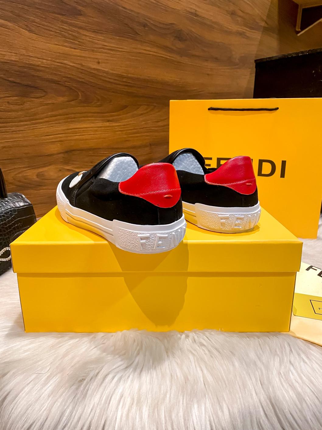 2025 Fendi Mens flat sneakers 135933