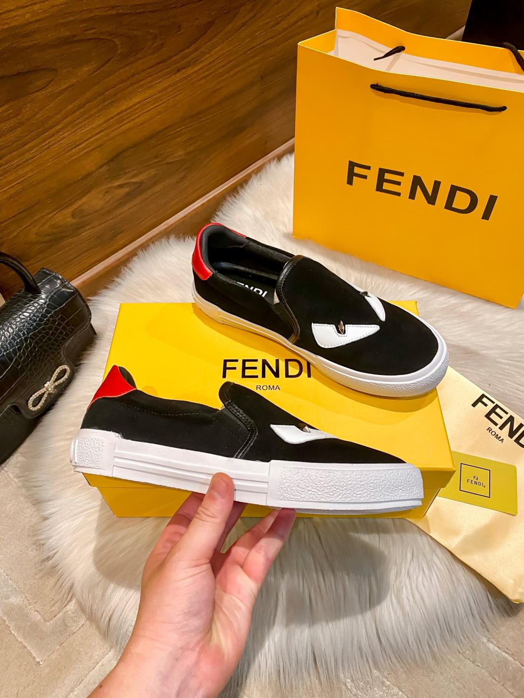 2025 Fendi Mens flat sneakers 135933