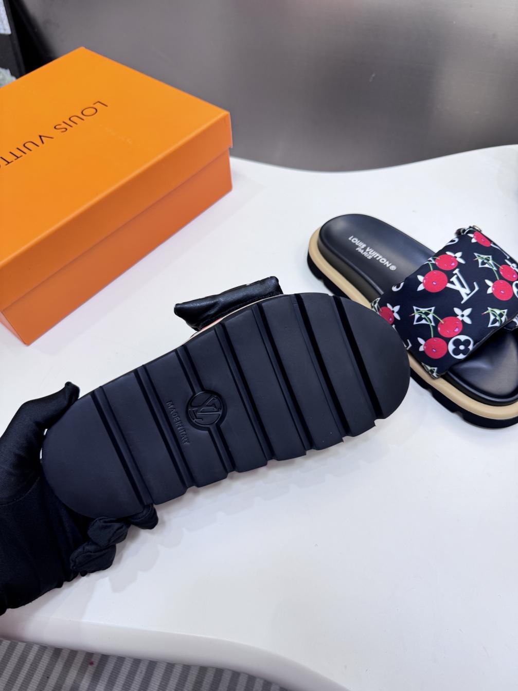 Louis Vuitton Lv 2025ss slippers 139043