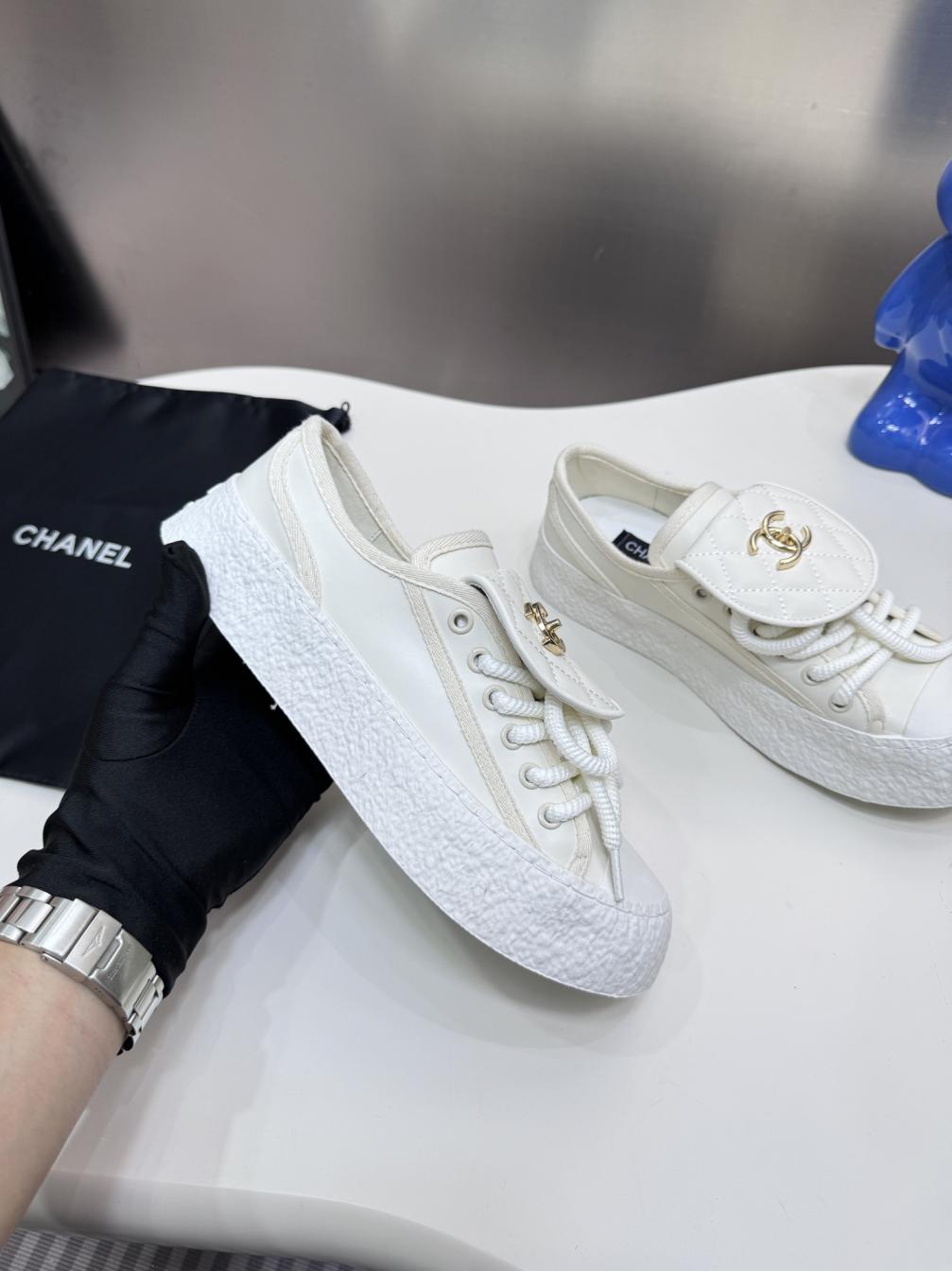 Chanel  25A flat sneaker 139041