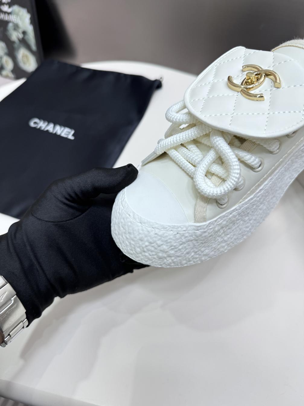 Chanel  25A flat sneaker 139041