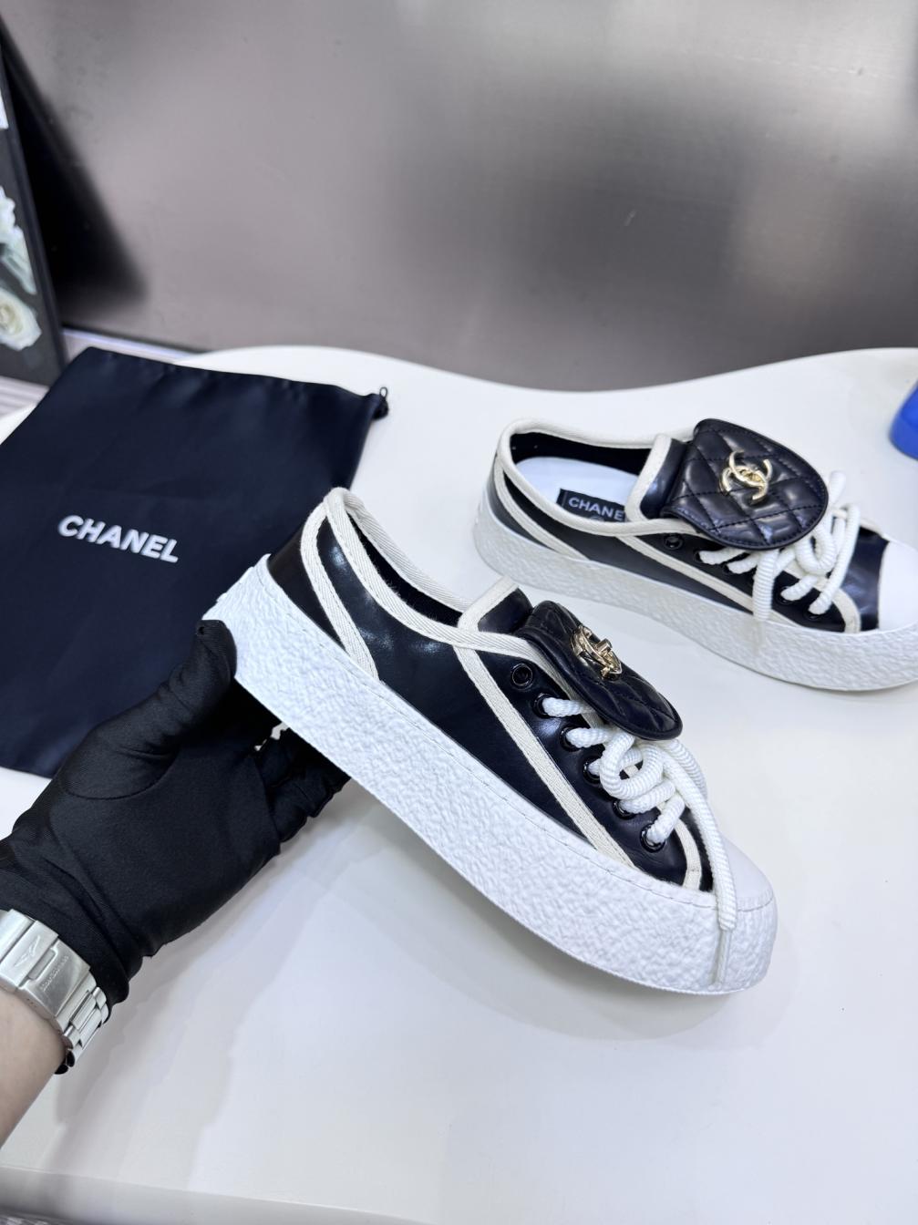 Chanel  25A flat sneaker 139040