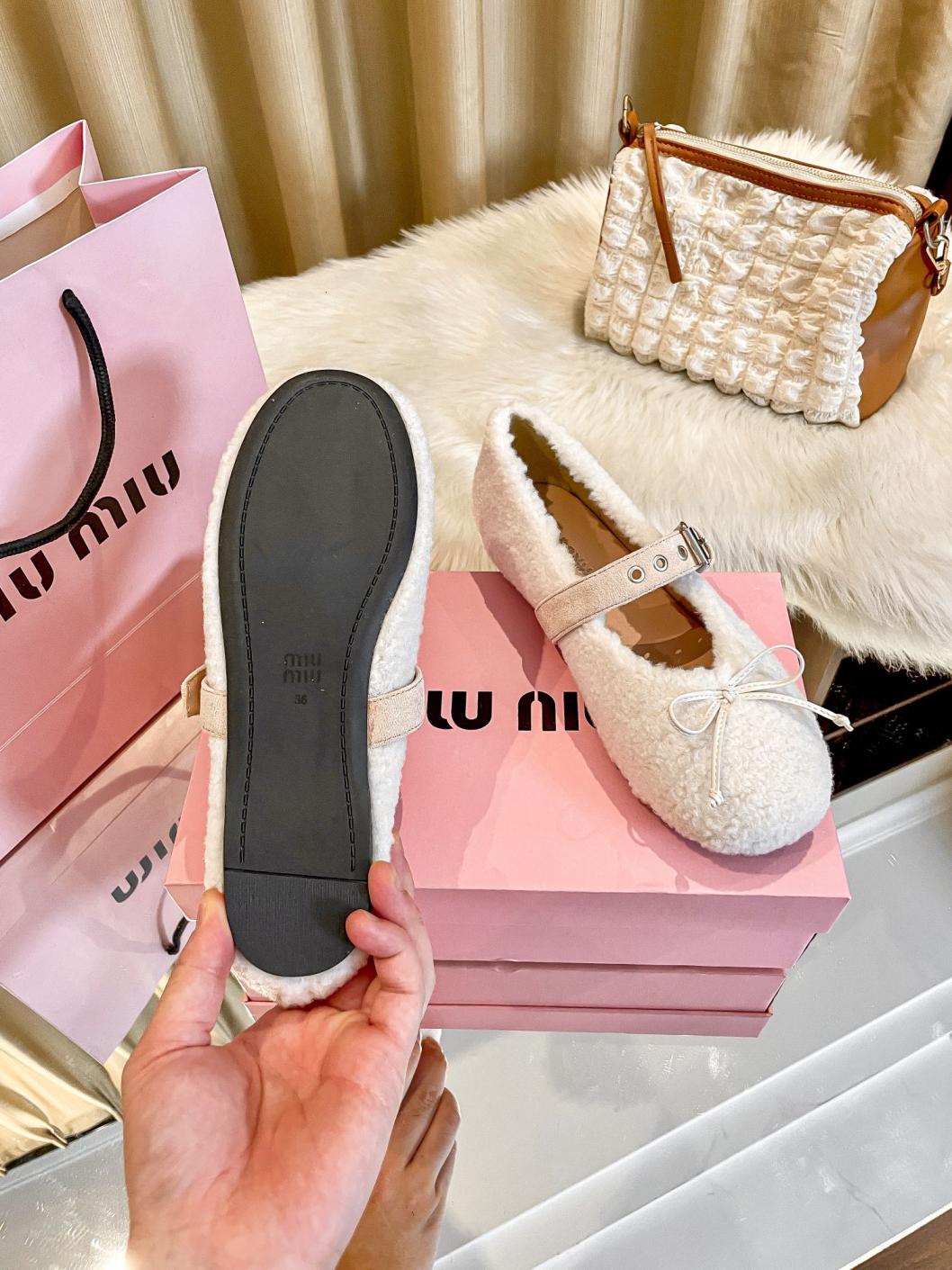 Miumiu  flat shoes 139063