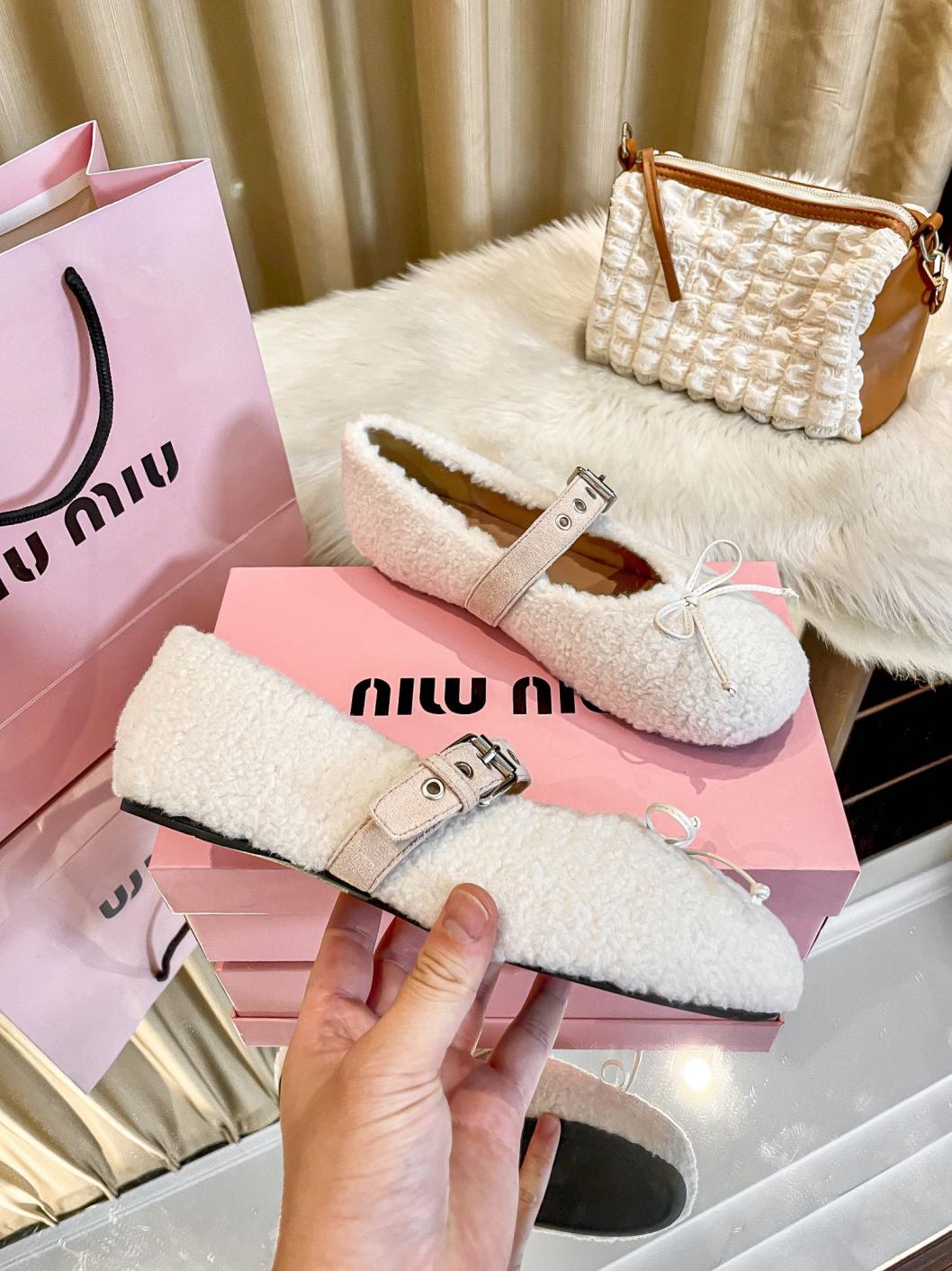 Miumiu  flat shoes 139063
