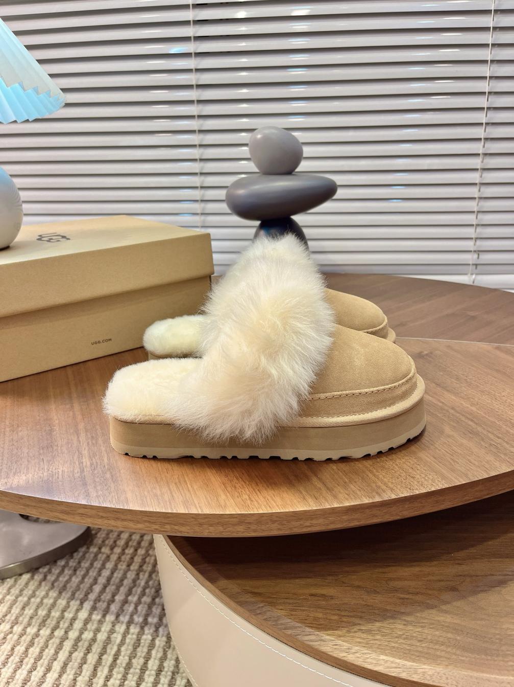UGG winter flat