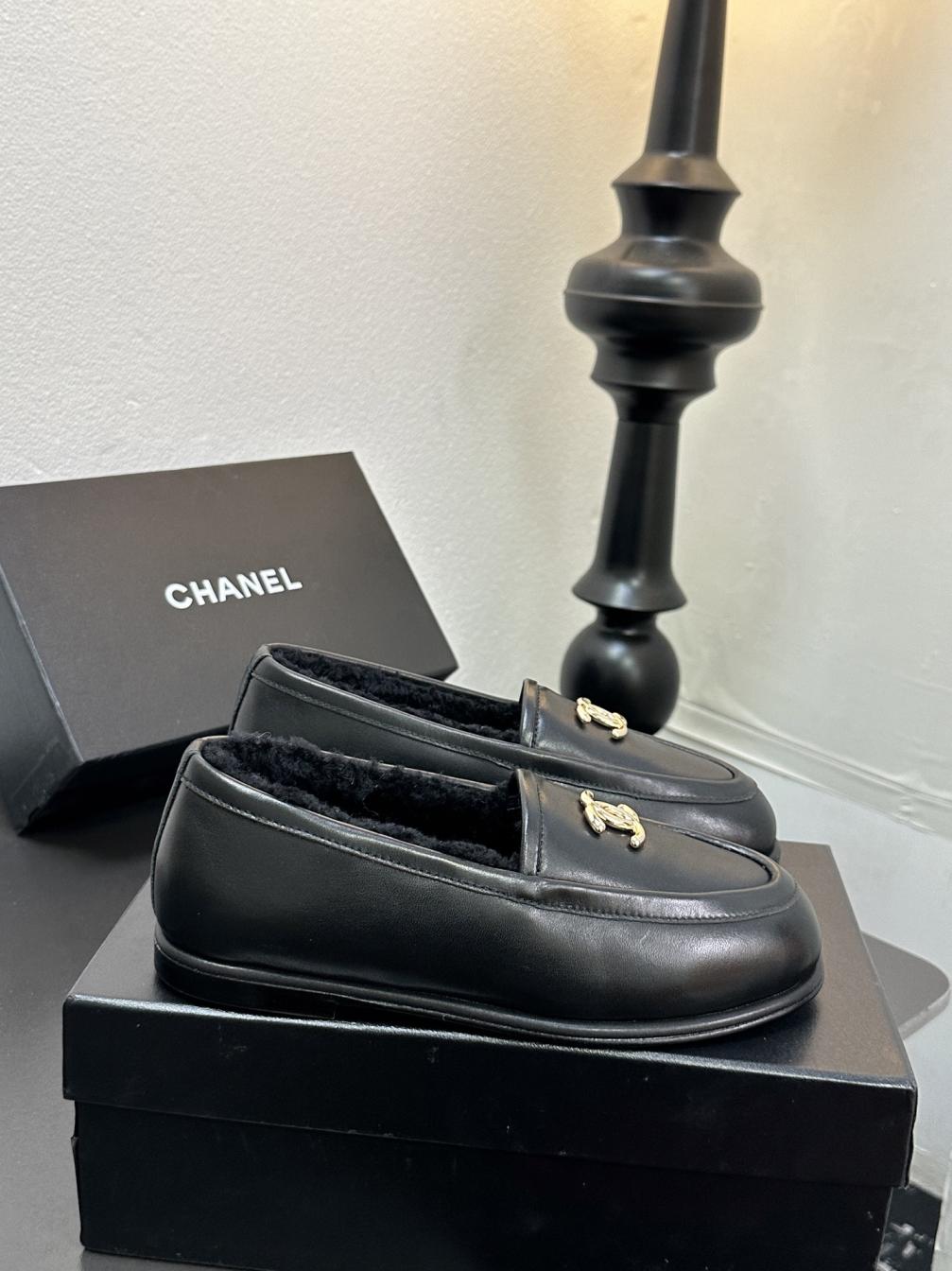 Chanel leather flat shoes