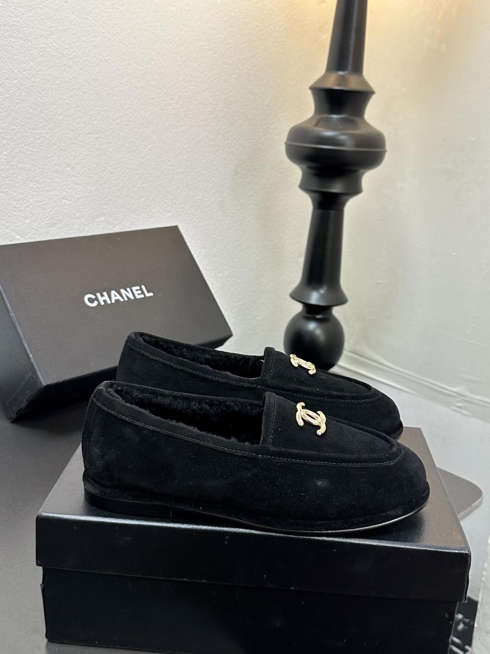 Chanel leather flat shoes