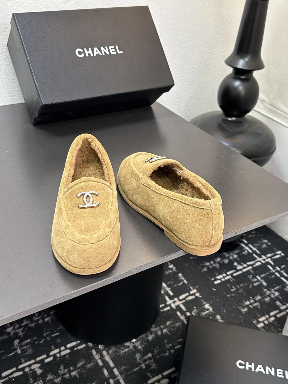 Chanel leather flat shoes
