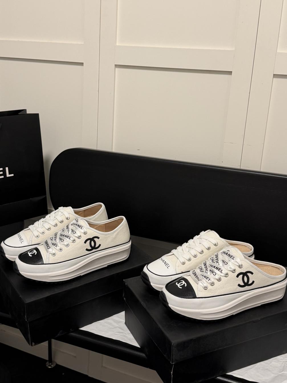 Chanel mismatched pair/color-blocked sneaker/slippers 139131
