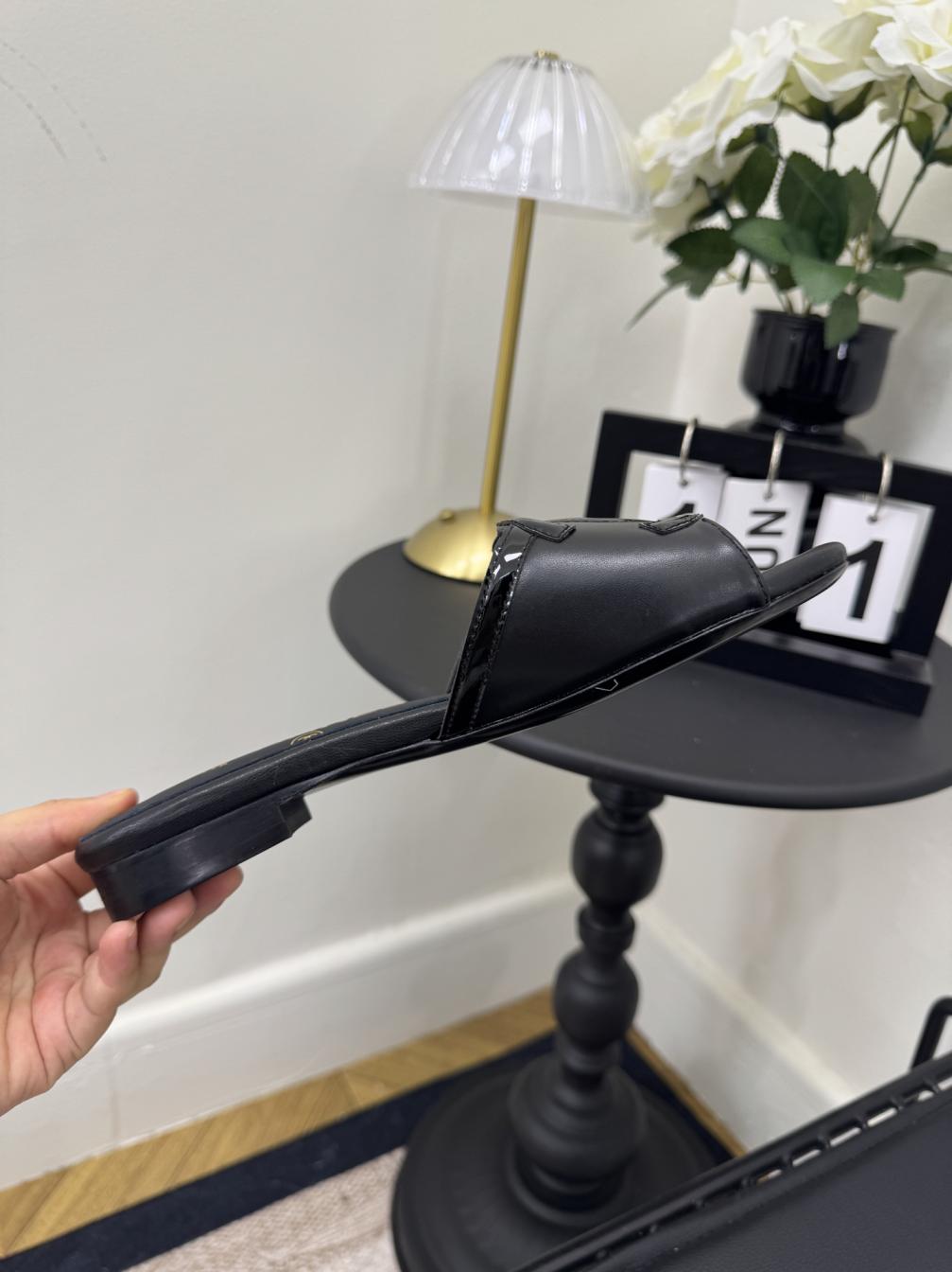 Chanel CC 2026 slippers 139148
